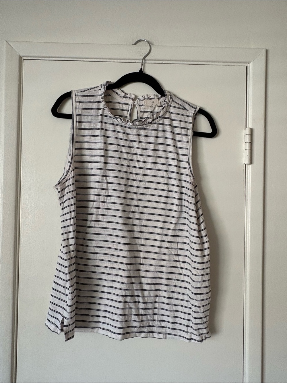 T.La by Anthropologie White Sleeveless Stripe Tank with Ruffle Neck Size L